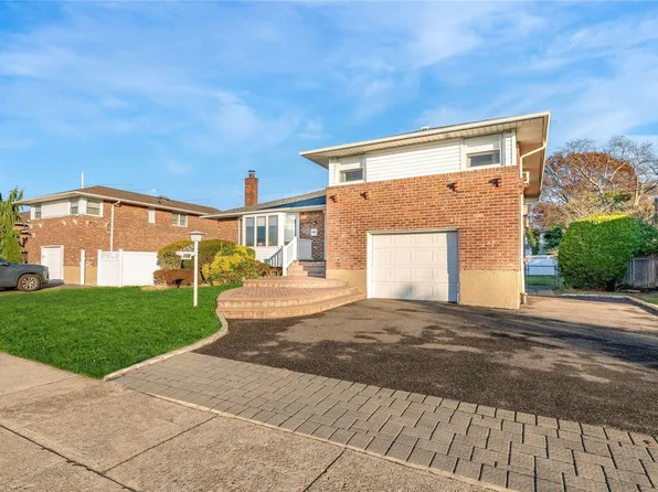 102 Bud Lane, Levittown, NY 11756