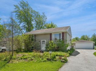 216 E Rose St, Glenwood, IL 60425