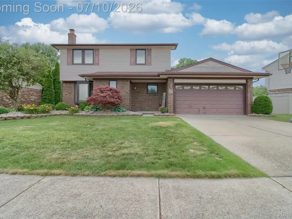 19596 Dawnshire Dr, Brownstown, MI 48193