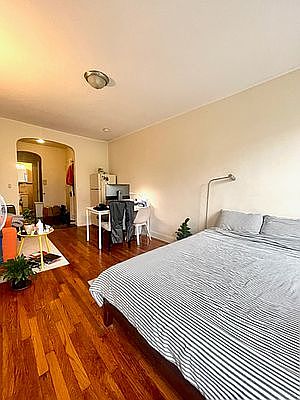 2nd image of 56 W 106th St APT 4C