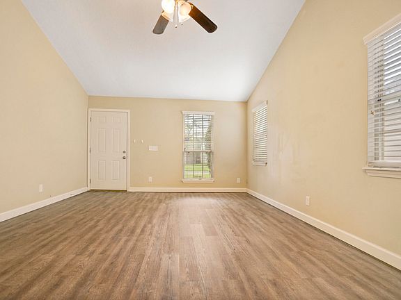 3rd image of 3572 Jamestown Ln