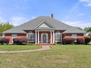 1908 Honeysuckle Ln, Sulphur, LA 70663