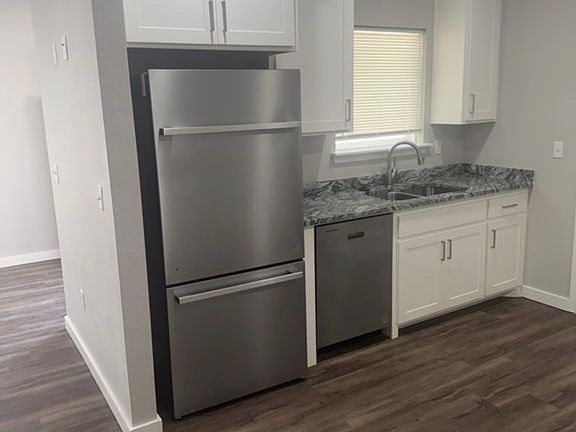 KITCHEN, Tile flooring, newer appliances