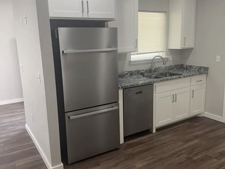 KITCHEN, Tile flooring, newer appliances