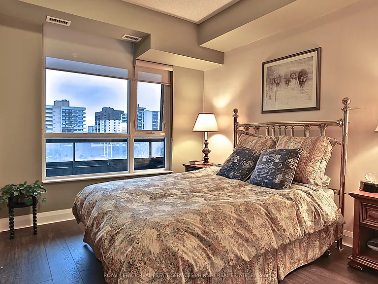 1 Hurontario St #514 — Photo 9