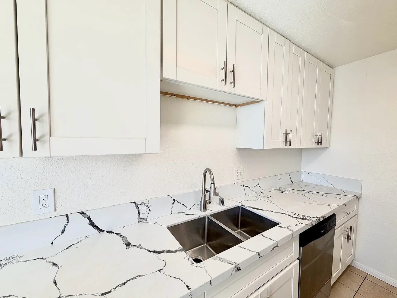 2 bed, 727 sqft, $2,245 — Photo 3