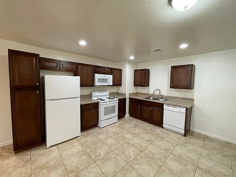 2868 N Superstition Ln — Photo 7
