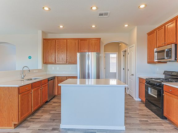 5th image of 46186 W Holly Dr