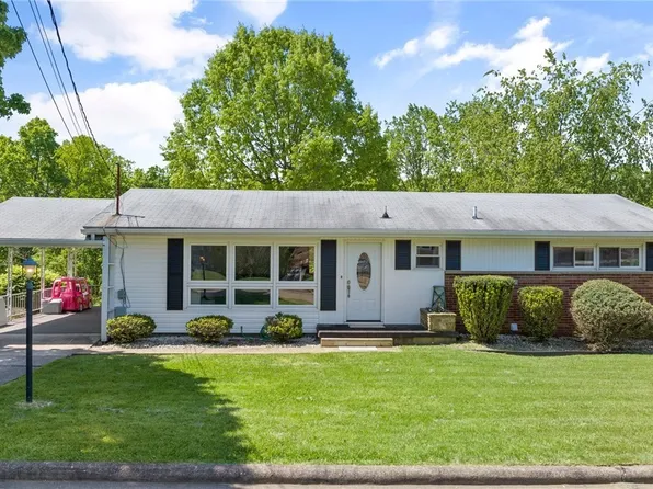 1718 Forest Hills Dr, Vienna, WV 26105