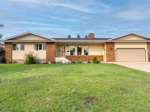 5825 N 52nd St, Wetaskiwin, AB T9A 2W5