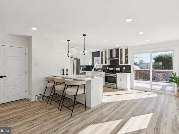 3858 Violet Dr, Philadelphia, PA 19154