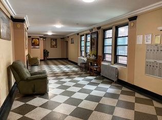 6264 Saunders St #4R, Rego Park, NY 11374