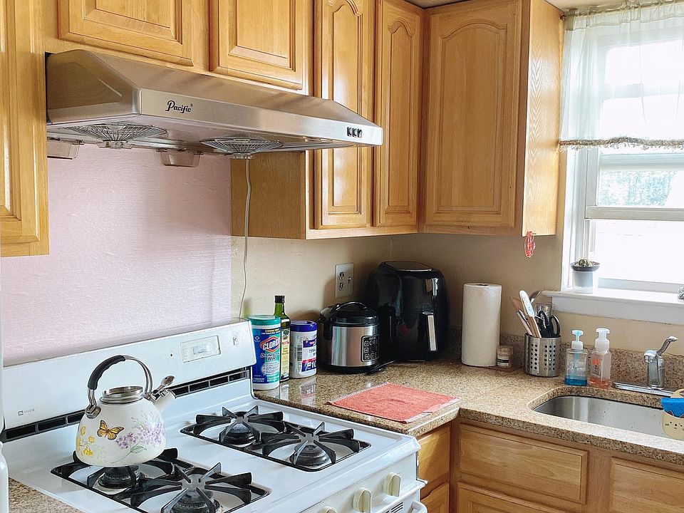 1st image of 42-40 159th St Floor 3