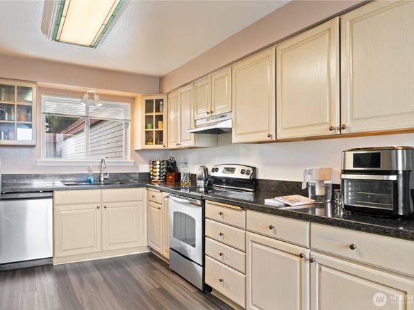 8516 196th Street SW #302, Edmonds, WA 98026