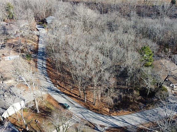 3rd image of 28 & 29 Tamworth Cir