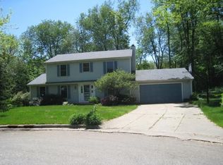 2728 Pine Ridge Rd, Kalamazoo, MI 49008
