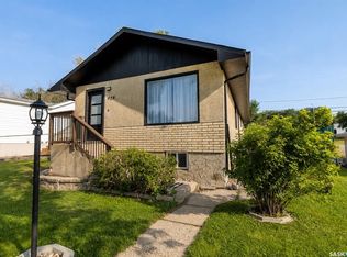 928 Hochelaga St W, Moose Jaw, SK S6H2H8