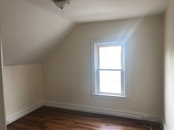 3rd image of 130 Saratoga Ave