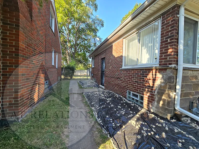 15663 Carlisle St — Photo 4