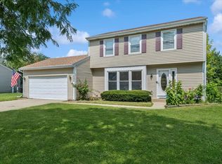 2204 Kensington Dr, Schaumburg, IL 60194