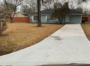 219 Wildwood St, Baytown, TX 77520