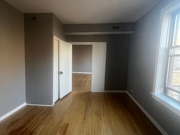 Hyde Park Apartments — Photo 12