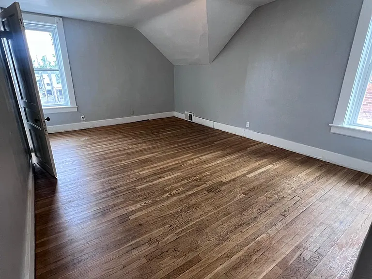 508 W High St — Photo 8
