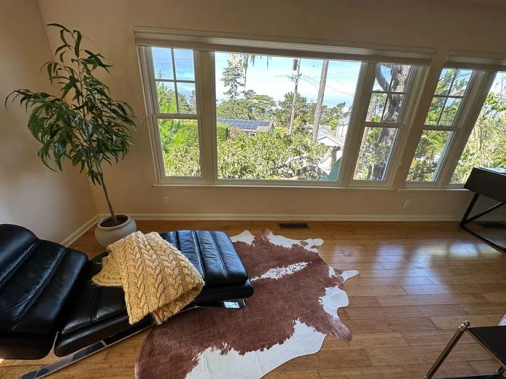 3 bed, 2379 sqft, $10,000 — Photo 3