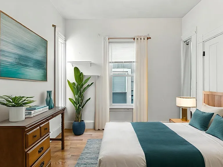 647 E 3rd St #1 — Photo 5
