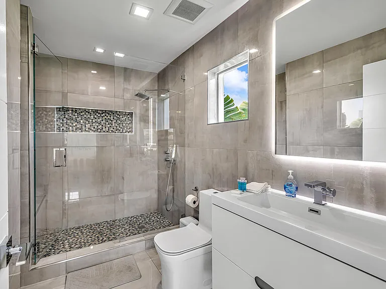 4921 NE 28th Ave — Photo 48