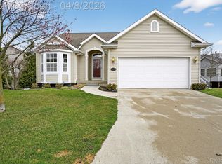 4475 Cross Creek Blvd, Burton, MI