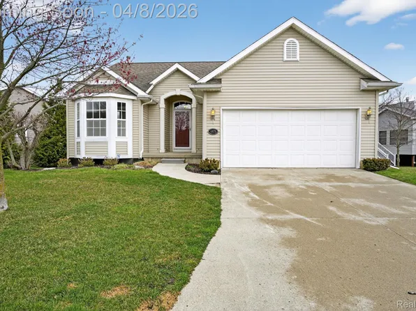 4475 Cross Creek Blvd, Burton, MI 48509
