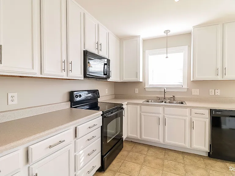 11 Glen Ridge Ct — Photo 2