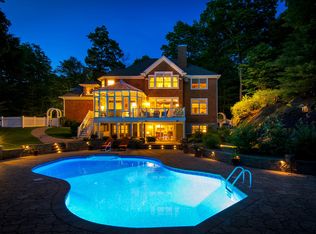 8 Flanders Ln, Cortlandt Manor, NY 10567