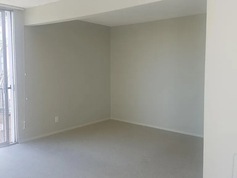 Jr one bedroom Pine St side