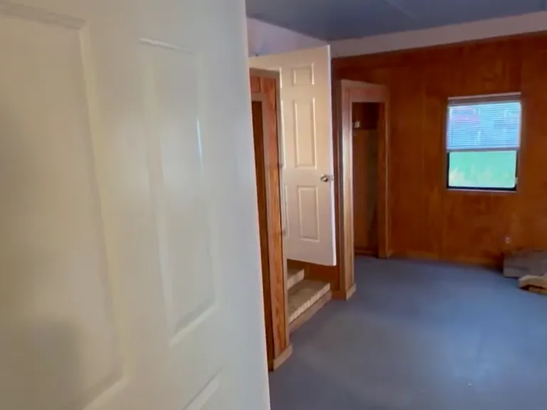 210 SW Elizabeth Ct — Photo 5