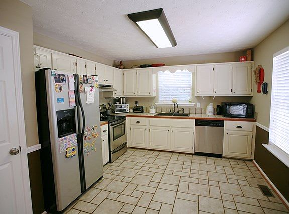 5th image of 34 Clay Ct