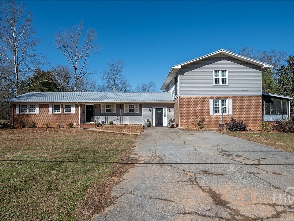 1st image of 110 Lakeview Drive