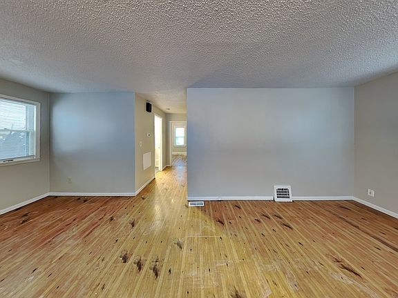 5th image of 1856 Clear Ave