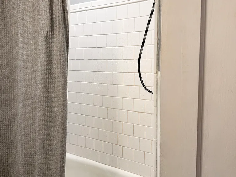 Newly renovated Classic 4x4tile bathroom