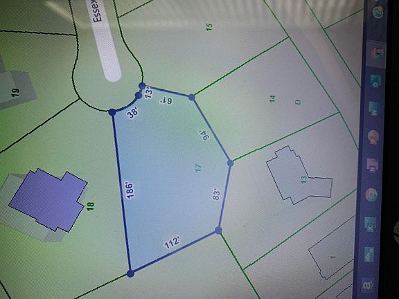 3rd image of 145 Essex Ct Lot 17