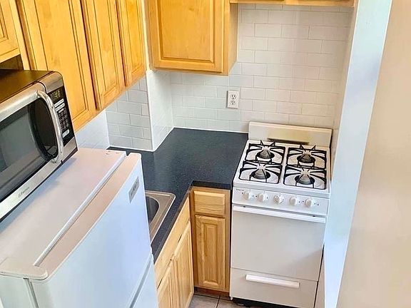 3rd image of 70 W 71st St #3A1