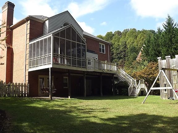 2nd image of 5541 Westbriar Ct