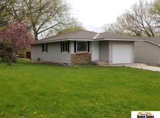 902 Maple St, Friend, NE 68359