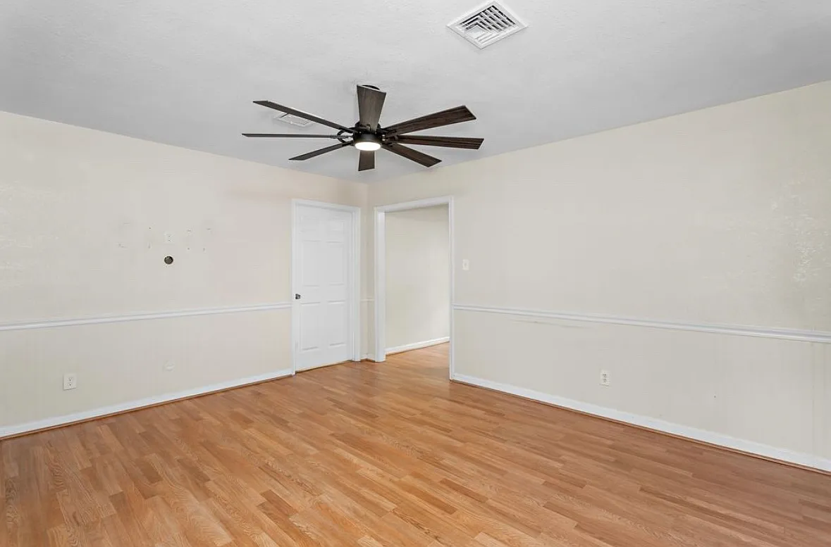 4 bed, 1296 sqft, $2,500 — Photo 2