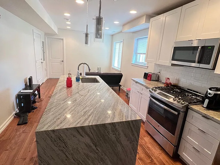 1441 Brown St #2 — Photo 4