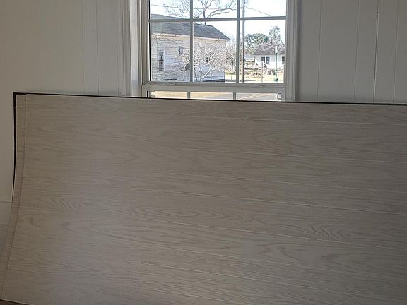 4th image of 1118 Simmons St