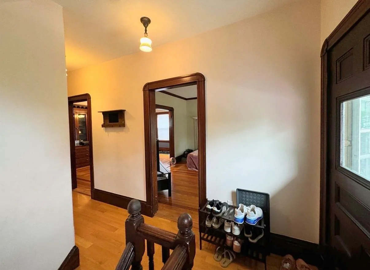 4 bed, 1.5 bath, $4,550 — Photo 2