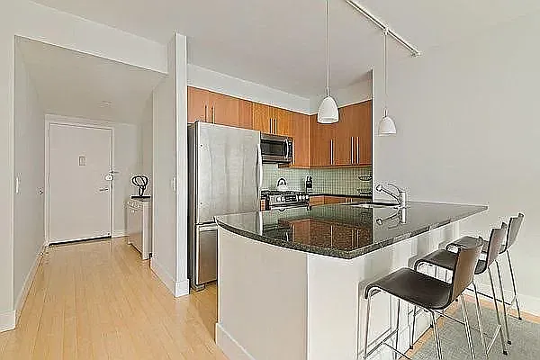 242 E 25th St #9-C — Photo 3