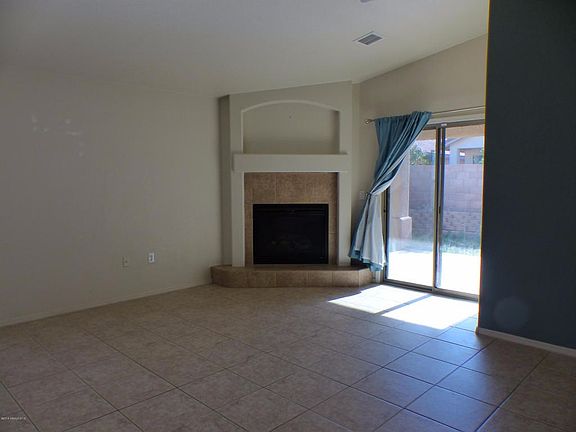 2nd image of 3376 Yosemite Ct
